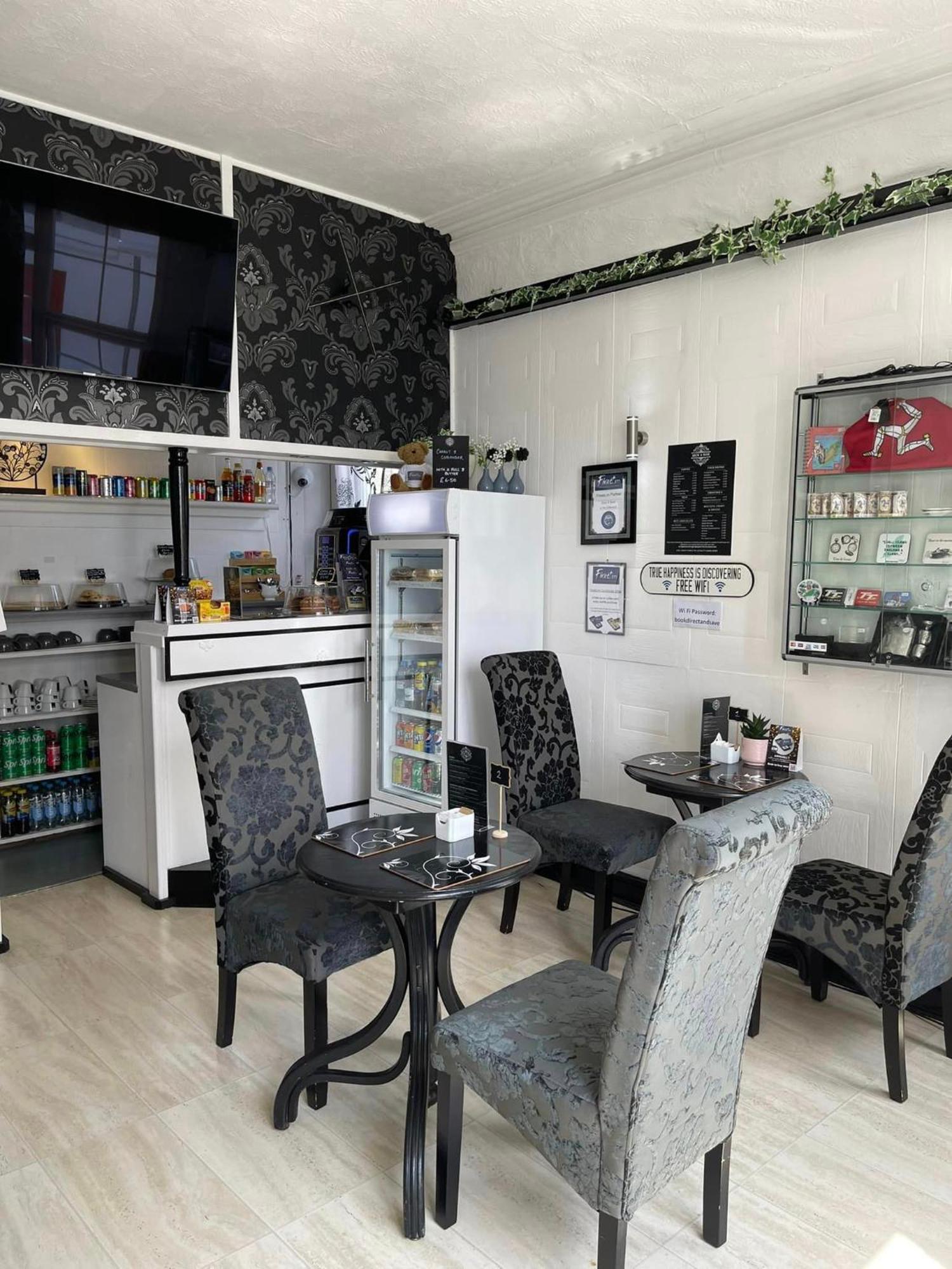 Edelweiss Guest House Douglas Esterno foto