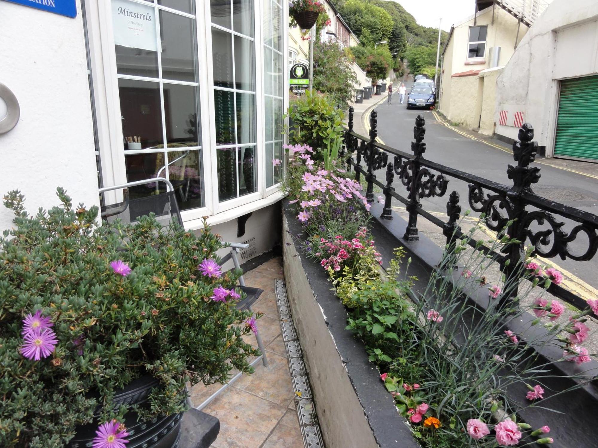 Edelweiss Guest House Douglas Esterno foto